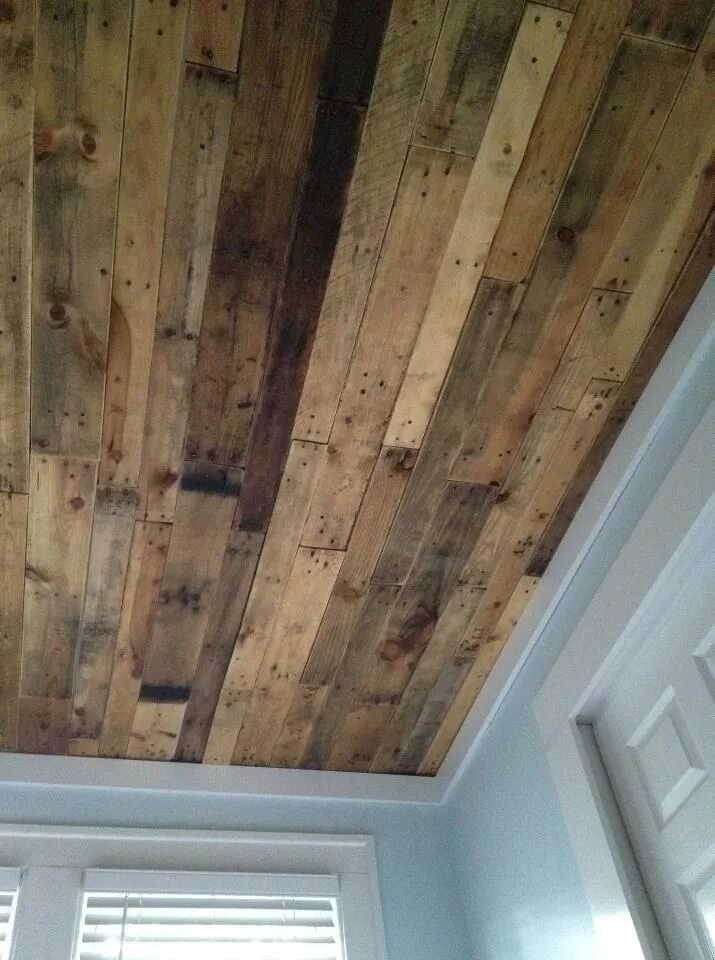 Потолок из досок фото Stylish Home Basement Ceiling Ideas for Different Rooms Barn wood ceiling, Palle