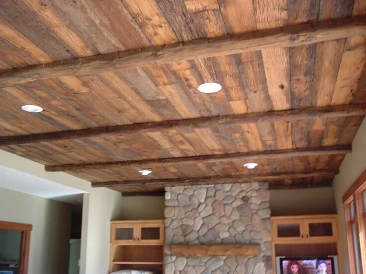 Потолок из досок в доме фото reclaimed wood ceiling Reclaimed wood ceiling, Rustic ceiling, Wood ceilings