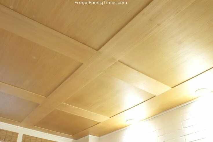 Потолок из фанеры фото How to Make a Basement Plywood Ceiling (that looks like wood paneling!) Plywood 