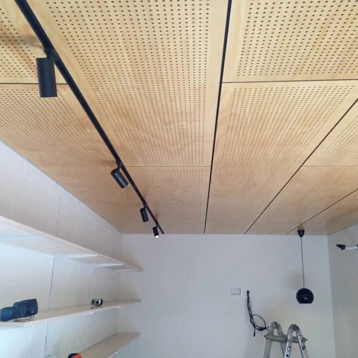 Потолок из фанеры фото Some Perforated Hoop Pine plywood looks nice Plywood interior, Timber ceiling, P