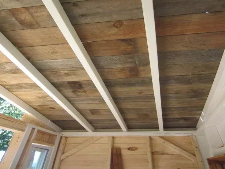 Потолок из фанеры в деревянном доме фото Pin on House stuff Wooden ceiling design, Wood plank ceiling, Wood roof