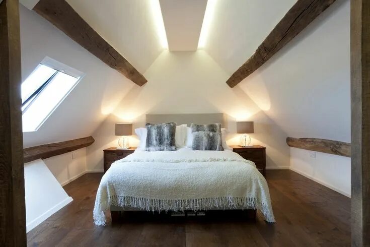 Потолок мансарды фото Как оформить спальню на мансарде Attic lighting, Contemporary bedroom, Contempor