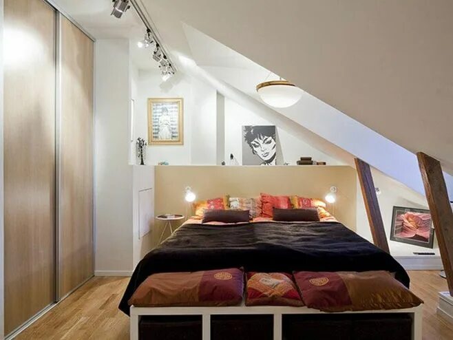 Потолок натяжной фото дизайн с неровной крышей Спальни мини Small bedroom designs, Attic bedrooms, Small bedroom