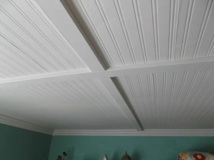 Потолок обшитый панелями фото Beadboard ceiling with pre painted wainscoting with bead boarding walls with eas