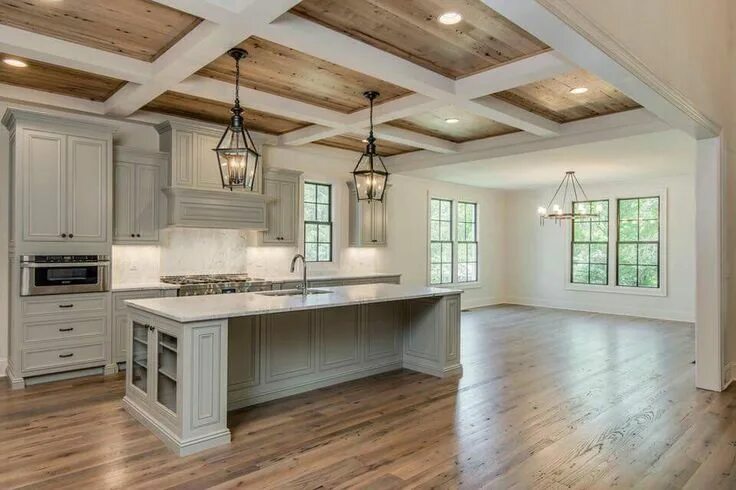 Потолок с балками в деревянном доме фото Love the ceiling ❤ Beautiful kitchens, House design, Kitchen ceiling