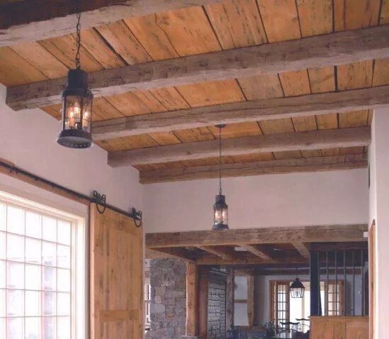 Потолок с балками в деревянном доме фото Barn boards for ceilings, rustic wood planks Wood plank ceiling, Barn wood ceili