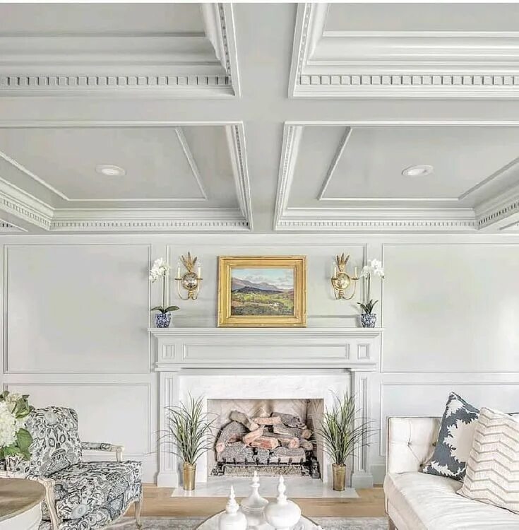 Потолок с молдингами фото Natasha Kalita on Instagram: "This coffered ceiling and that beautiful shade of 