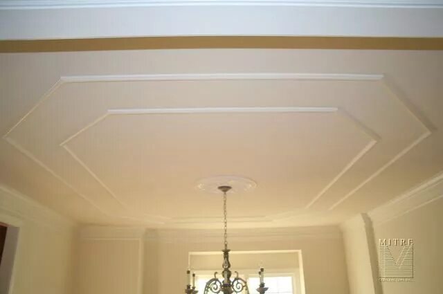 Потолок с молдингами фото Dress up the ceiling with one or two runs of moulding Dining room ceiling, Ceili