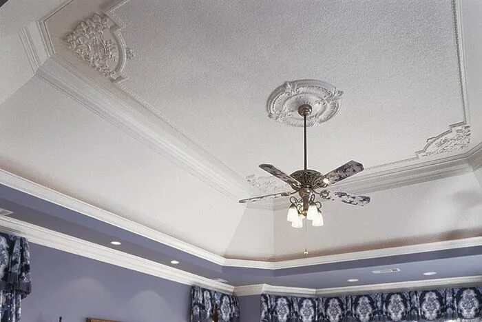 Потолок с молдингами фото Crown molding styles - Crown molding: origin, styles, and applications Ceiling t