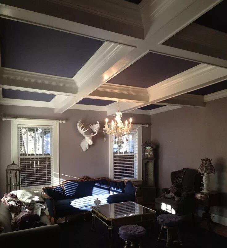 Потолок темнее стен фото Coffered Ceiling - step by step Dark living rooms, Coffered ceiling, Coffered ce