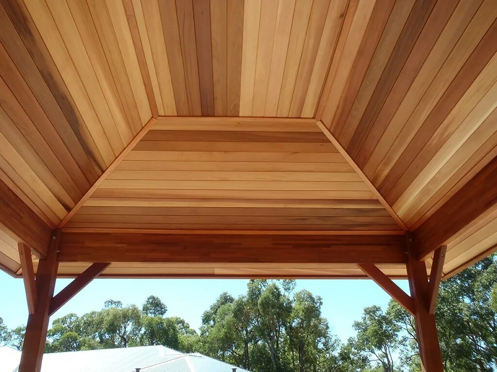 Потолок в беседке варианты из дерева Perth Cedar Lining - Peakebuild