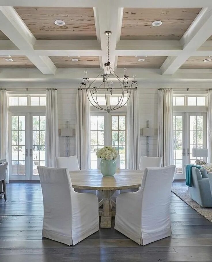 Потолок в частном доме варианты 45+ Amazing White Wood Beams Ceiling Ideas For Cottage Beach house interior, Hom