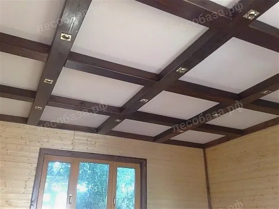 Потолок в доме своими руками фото Белый потолок и фальшбалки в интерьере Ceiling lights, Decor, Track lighting