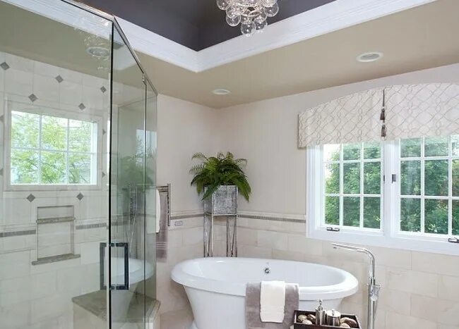 Потолок в ванной комнате дизайн интерьера 25 Sparkling Ways of Adding a Chandelier to Your Dream Bathroom Decoist