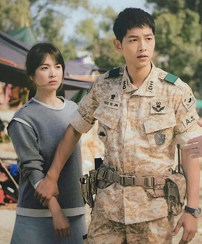 Потомки солнца фото Pin on K-Drama Descendants of the Sun ♡