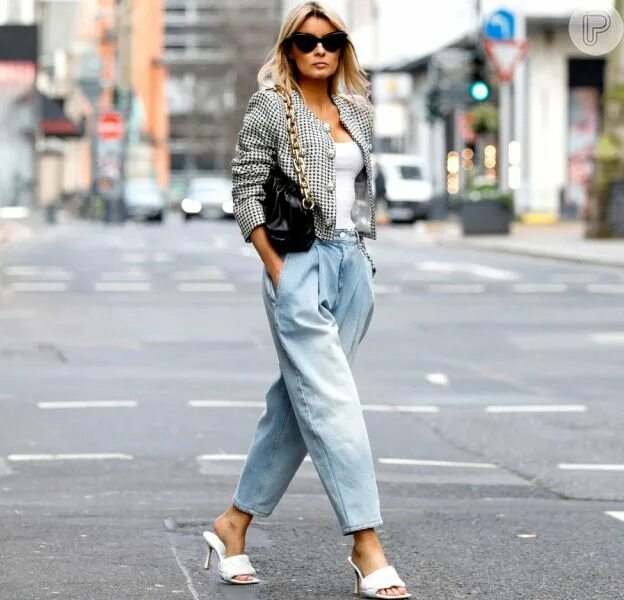 Потому что одеть Conheça a calça jeans que está em alta no street style! Saiba dicas para usar já