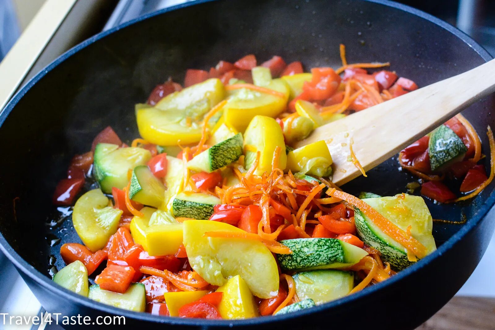 Потушить овощи рецепт с фото Colorful pan with Spinach, Zucchini & Feta Cheese - Travel For Taste