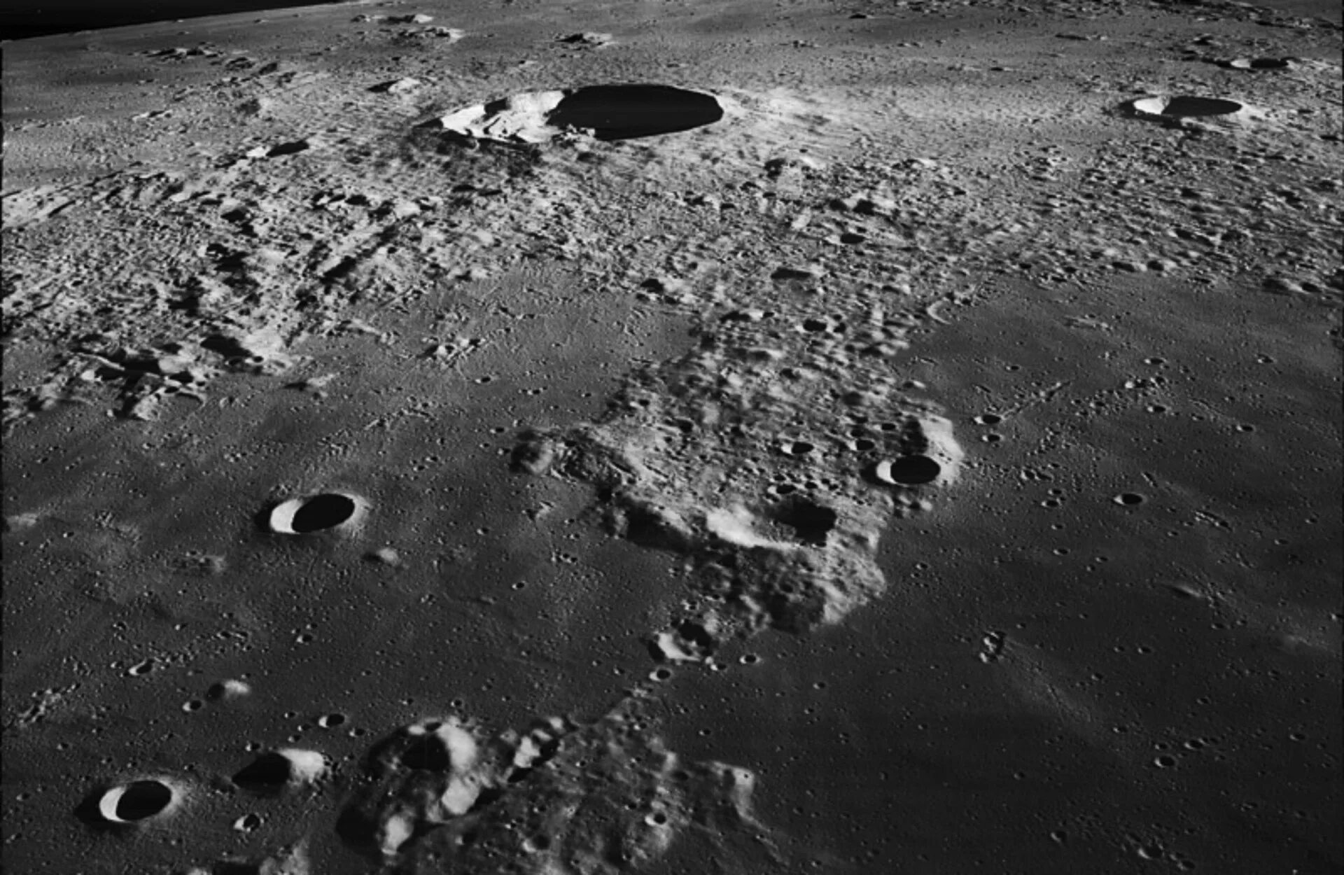 Поверхность луны фото высокого разрешения What did going to the Moon achieve, really?
