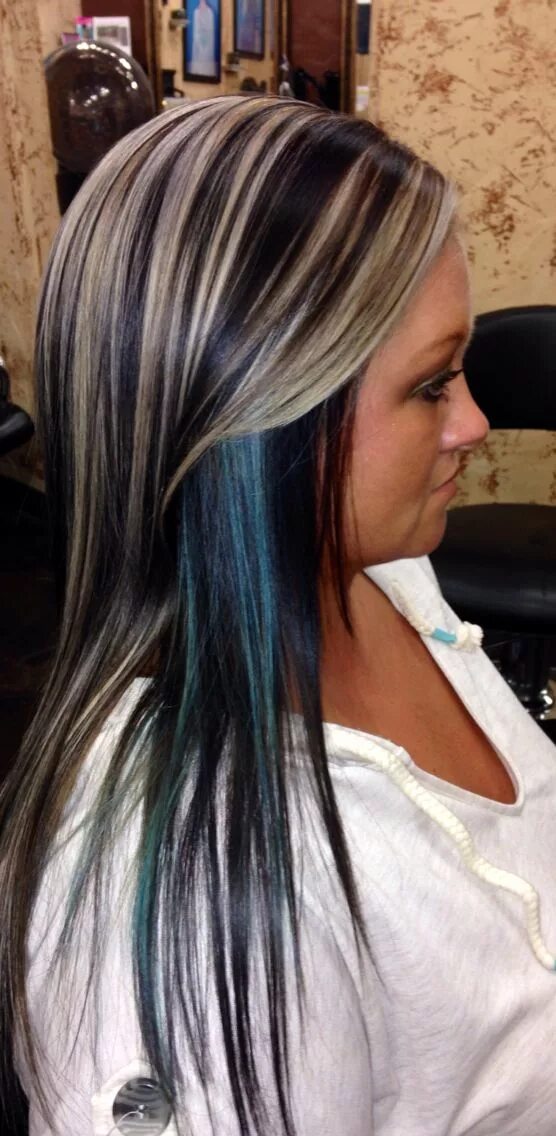 Поверхностное мелирование на темные волосы фото Dark brown, chunky blonde, and a pop of teal Brown hair with blonde highlights, 