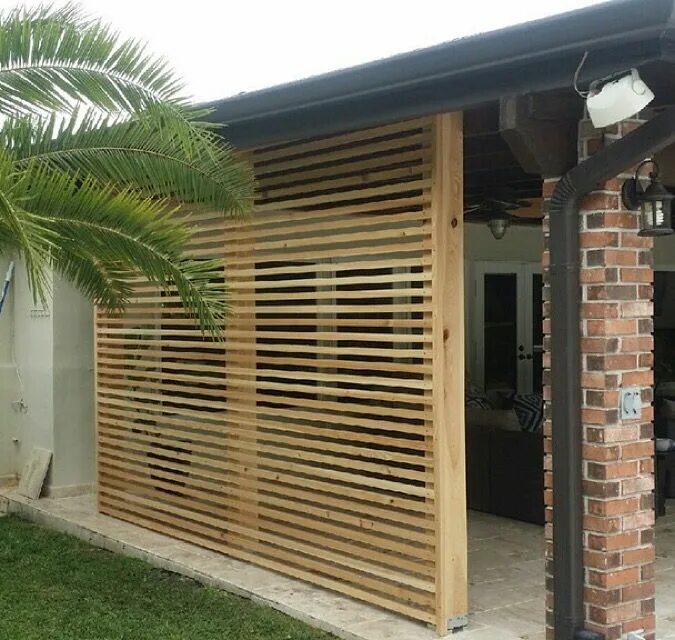 Поворотные деревянные жалюзи в беседку своими руками Pergolas ideas Garden Garage doors, Wood pergola, Pergola