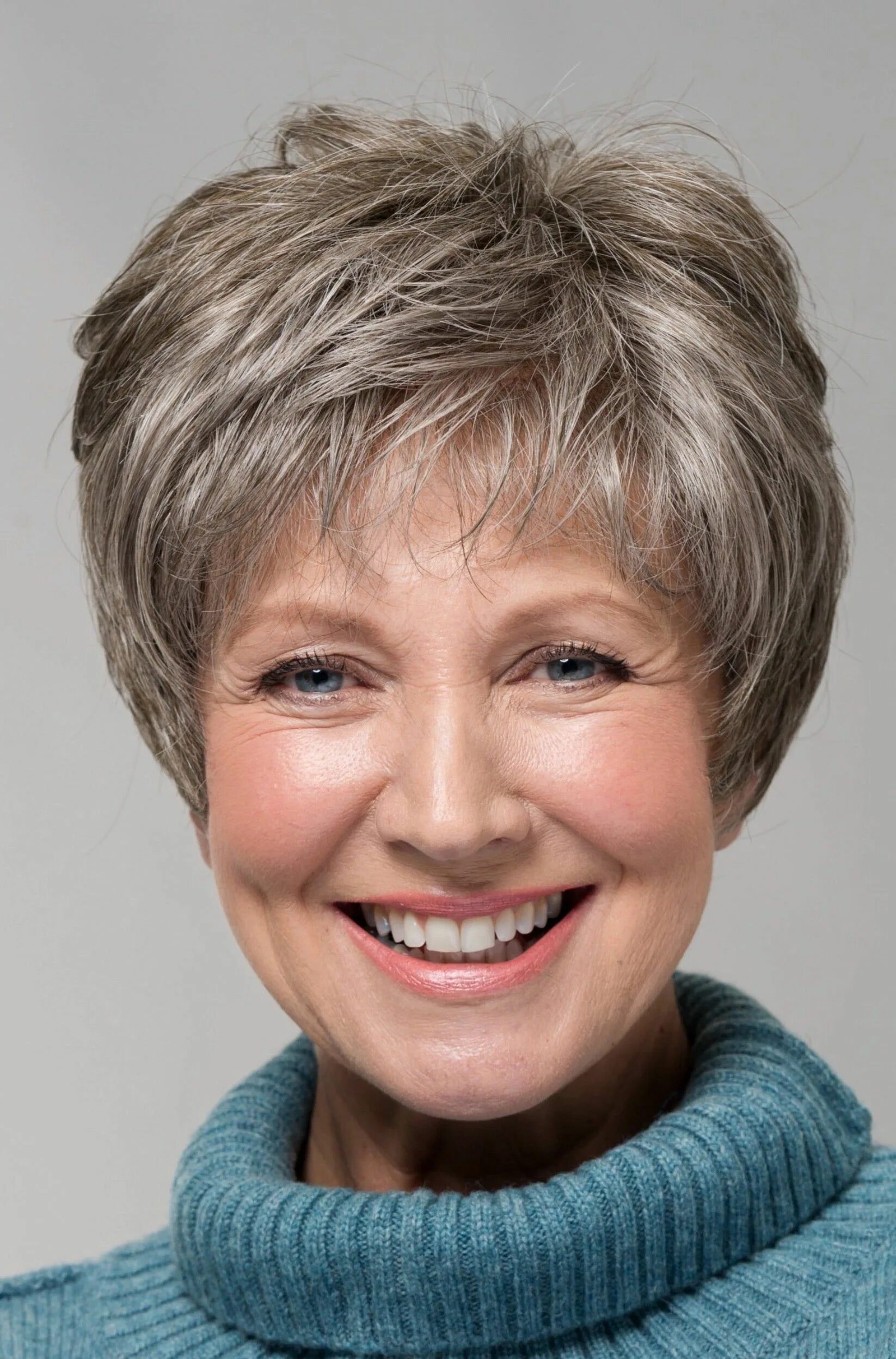Повседневные короткие стрижки для женщин Short Pixie Cut Hairstyles With Bangs Hairstyles for seniors, Haircut for older 