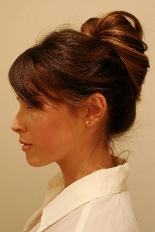 Повседневные прически для женщин фото modern bun Easy hair updos, Long hair styles, Hair styles