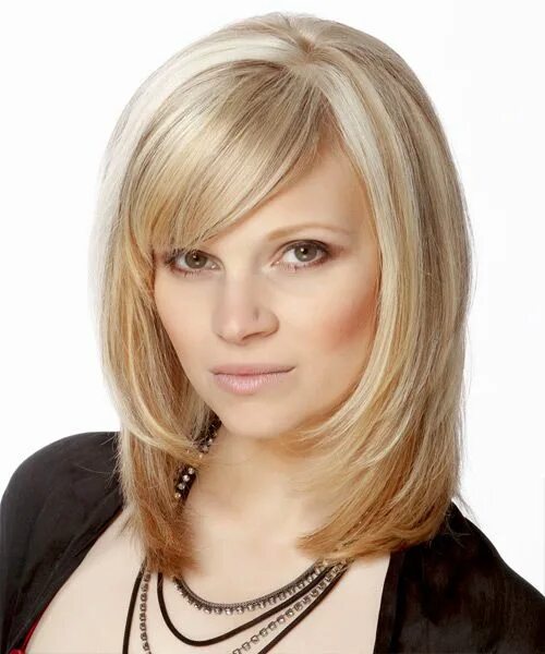 Повседневные стрижки на средние волосы фото Medium Straight Light Champagne Blonde Hairstyle with Side Swept Bangs and Light