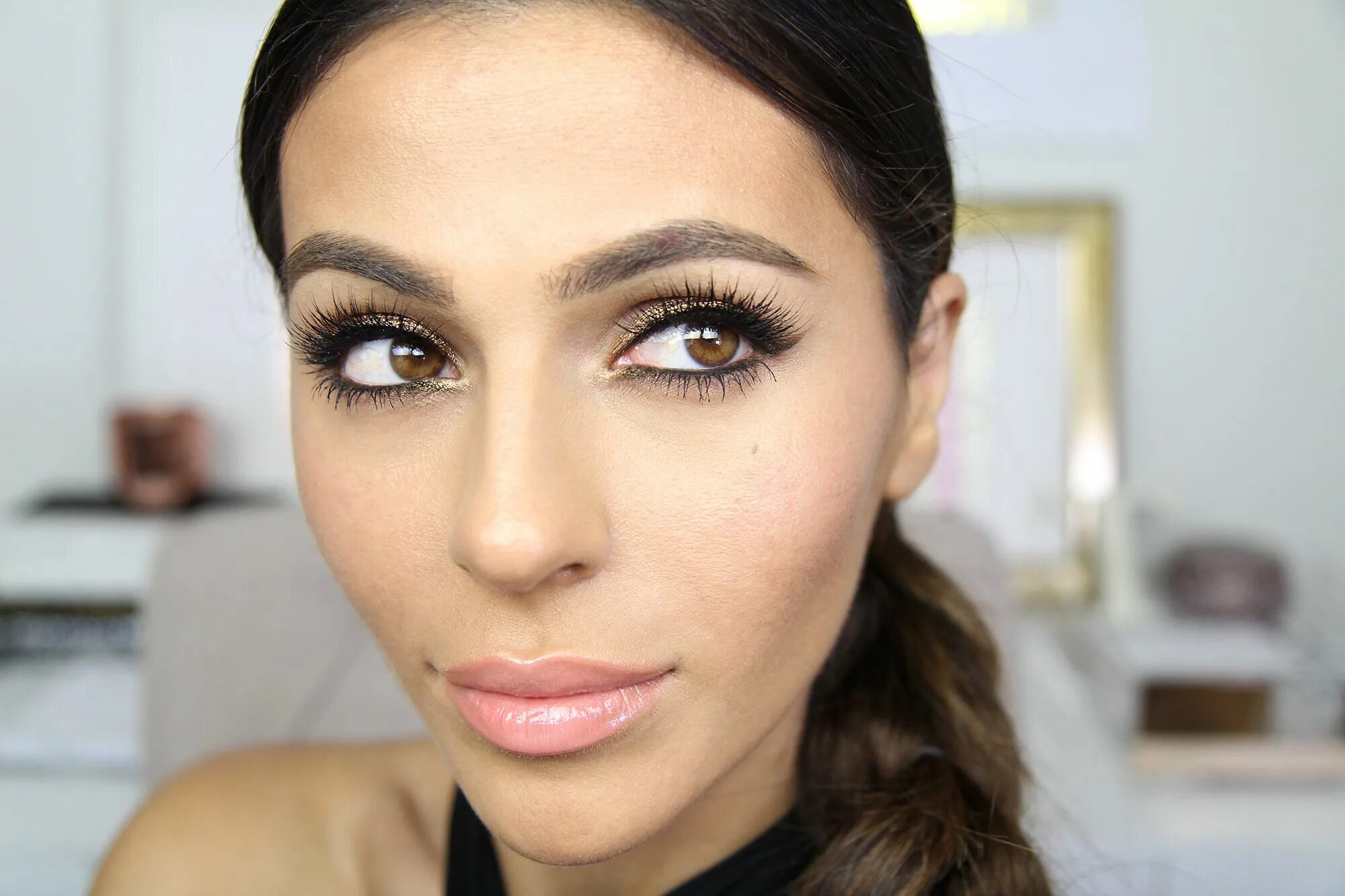 Повседневный макияж для темно карих глаз METALLIC BRONZE EYELINER MissMaven.com Beauty Blog Brown eye makeup tutorial, Ma