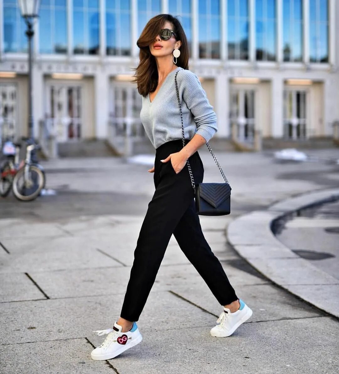 Повседневный стиль женский 2024 Pin de Елена Косарь-Косаревич em Луки Roupas, Roupas essenciais, Sport chic femi
