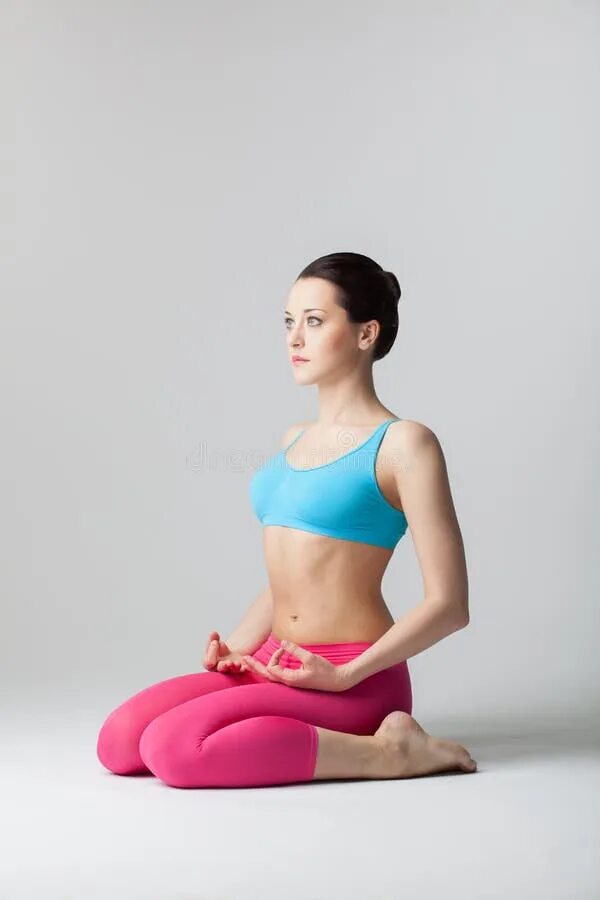 Поза героя в йоге фото The yoga woman stock image. Image of pilates, body, serene - 34510921