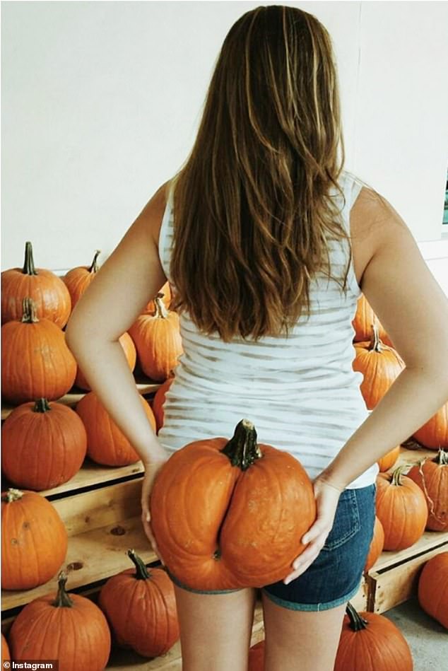 Поза пикантная тыква фото People are turning their bums into pumpkins for the perfect autumnal Instagram s