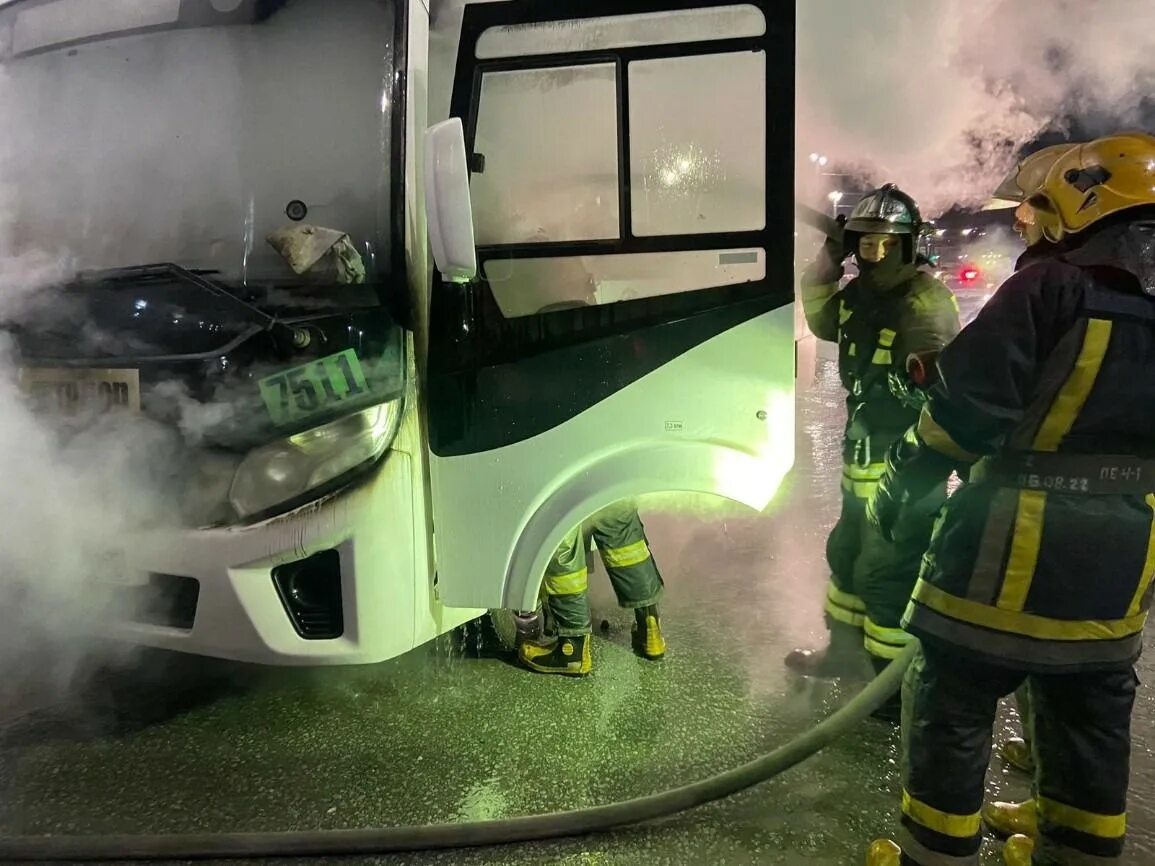 Пожар на автовокзале липецк фото произошедшего Омские огнеборцы ликвидировали возгорание в пассажирском автобусе - Все новости 