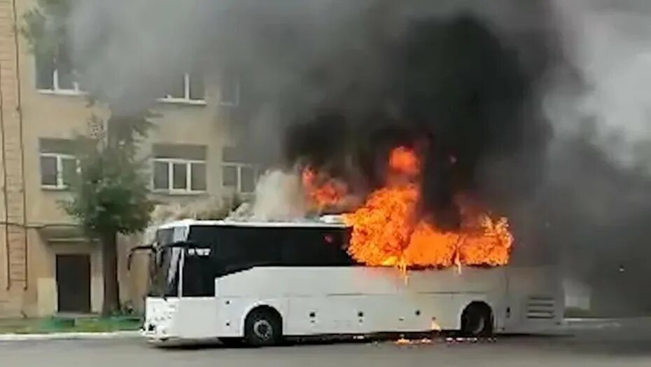 Пожар на автовокзале липецк фото произошедшего В автобусном парке на Днепропетровской во время техосмотра сгорел автобус