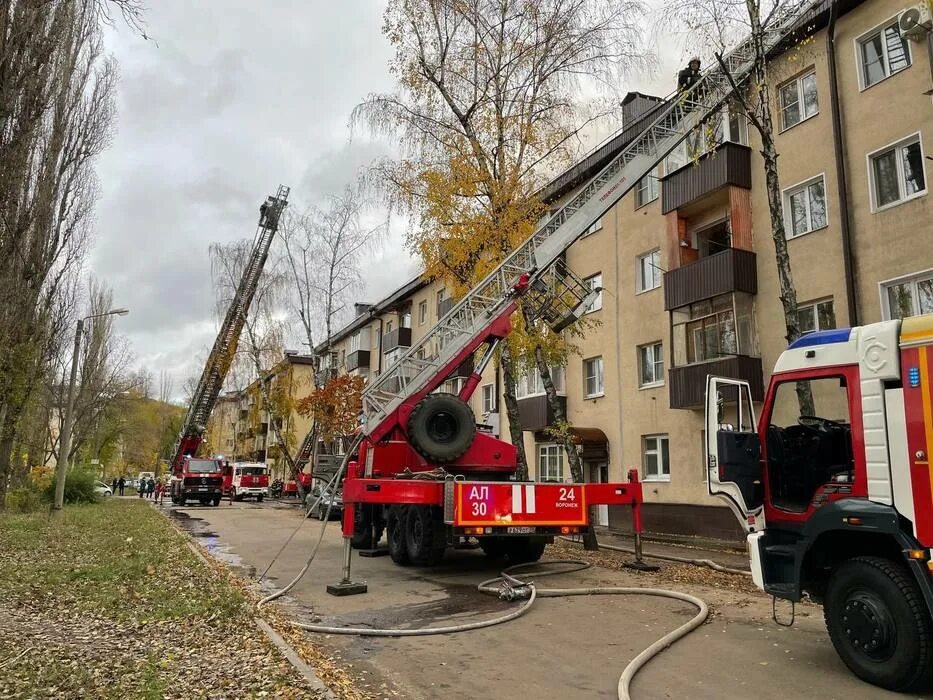 Пожар на автовокзале липецк фото произошедшего В Воронеже потушили крышу четырех этажного дома: работало 56 спасателей