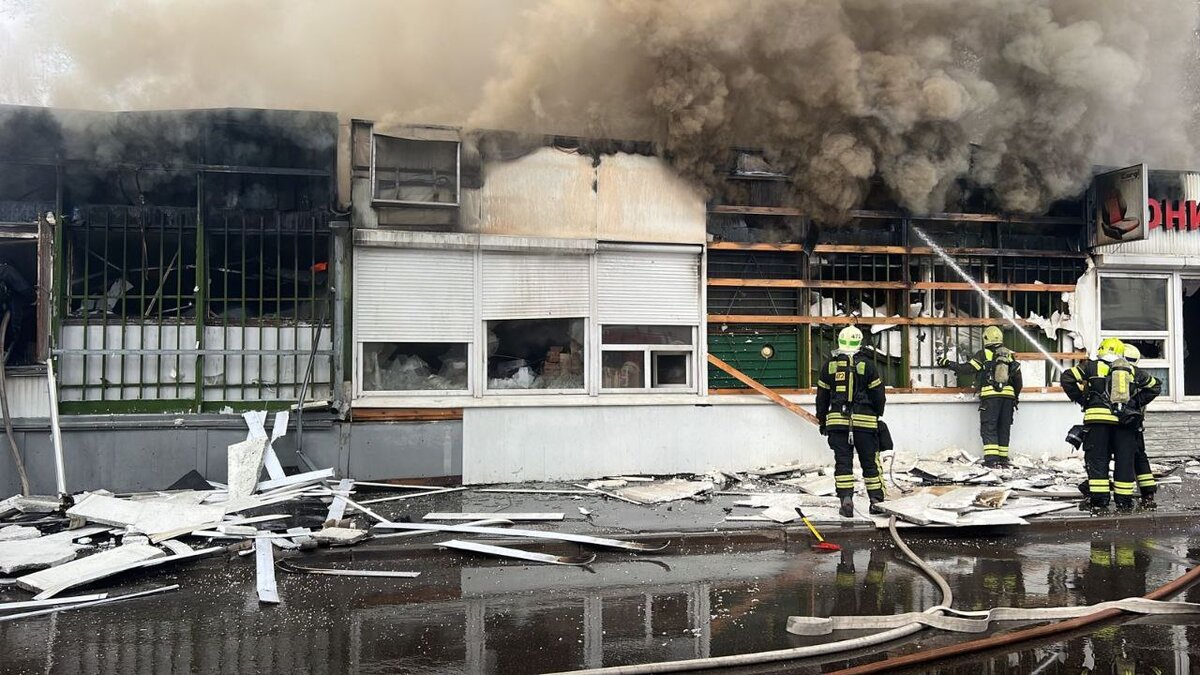 Пожар на бережковской набережной фото Загорешийся под солнцем самогон на балконе стал причиной пожара в Подмосковье Ве