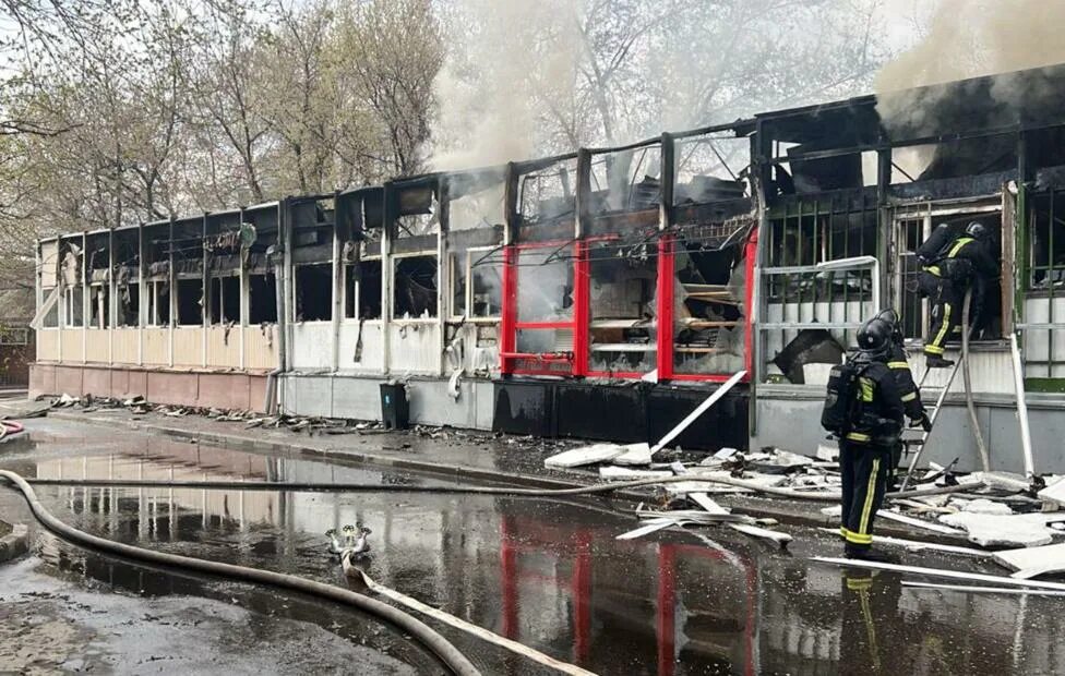 Пожар на бережковской набережной фото Пожар в кафе в центре Москвы потушили