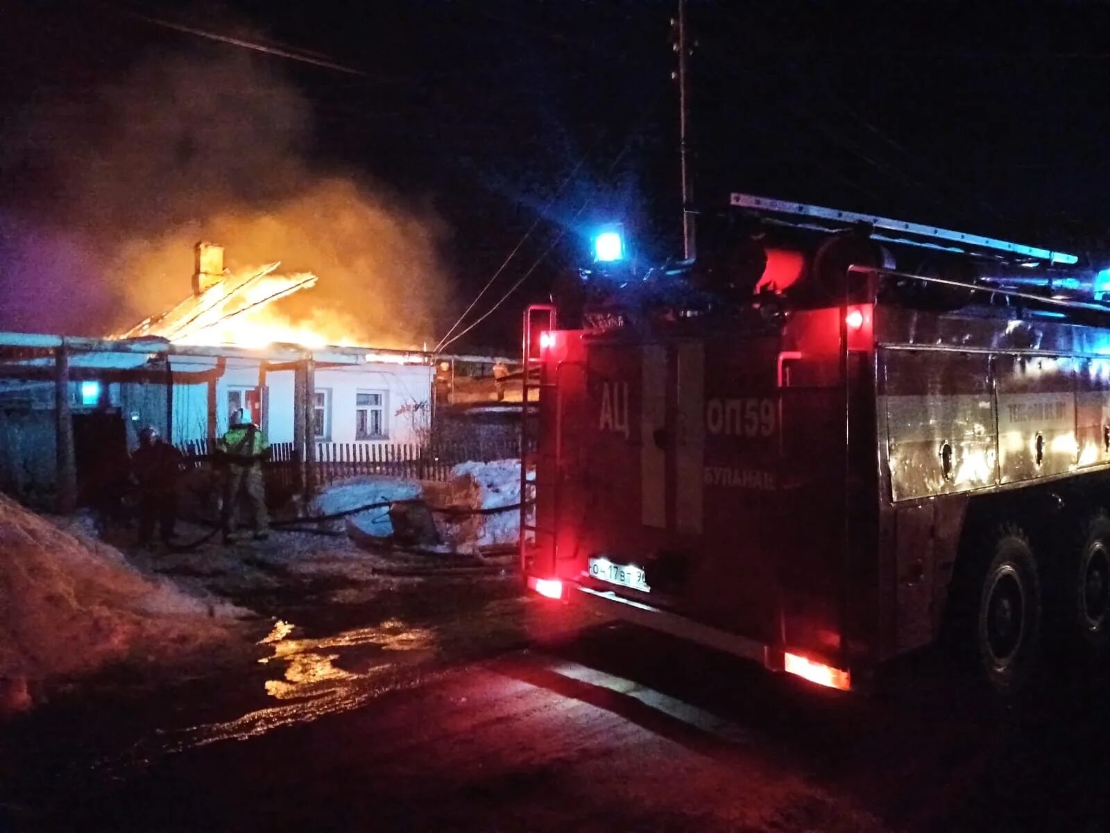 Пожар ночью фото Пожар в Артемовском городском округе - Оперативная информация - Главное управлен