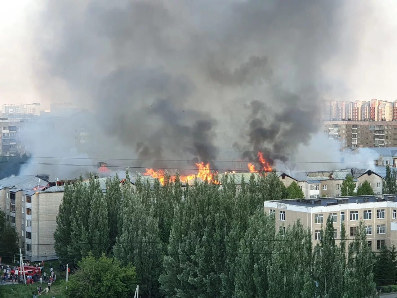 Пожар в барнауле фото В Барнауле горели ТЦ "Аксиома" и жилой многоквартирный дом