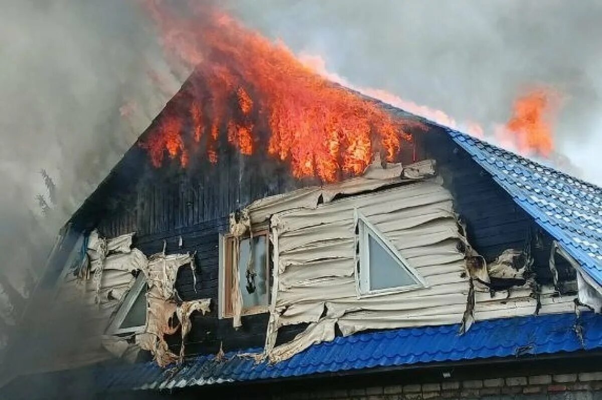 Пожар в барнауле фото В Барнауле произошел пожар в частном доме по улице Ливневой АиФ Барнаул