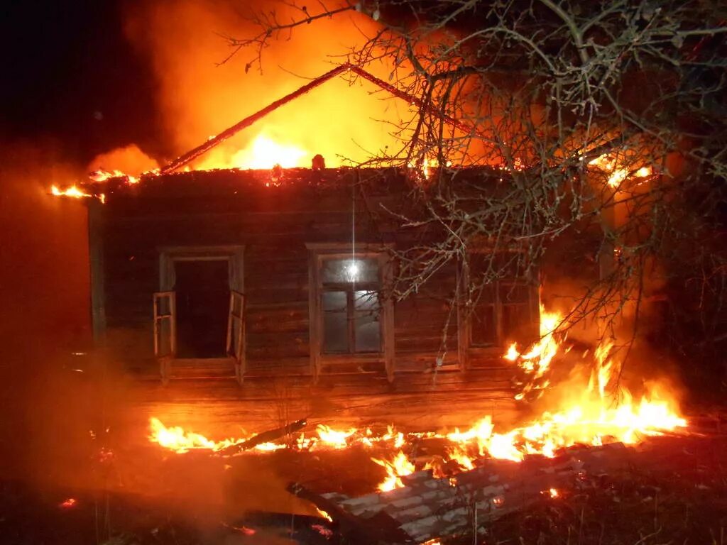 Пожар в деревне фото Пожар в Мозырском районе унес жизнь человека