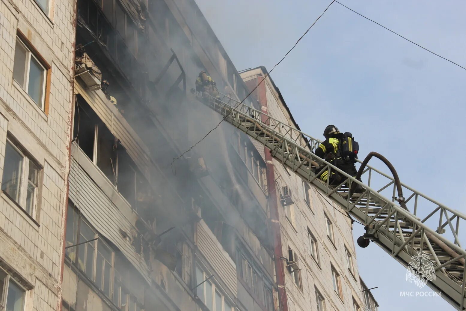 Пожар в хабаровске фото Пожарные ликвидировали возгорание в многоэтажном доме в Хабаровске на переулке О