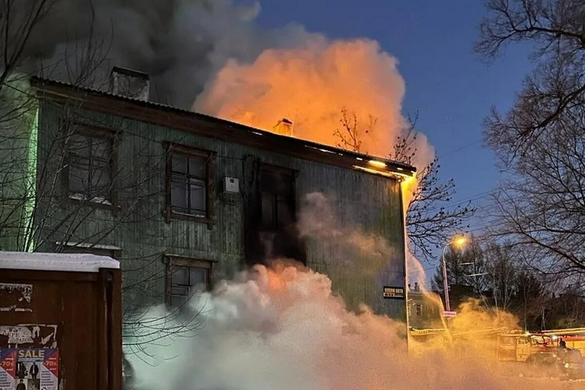 Пожар в хабаровске фото Появилось видео с пожара в бараке на Истомина в Хабаровске - МК Хабаровск