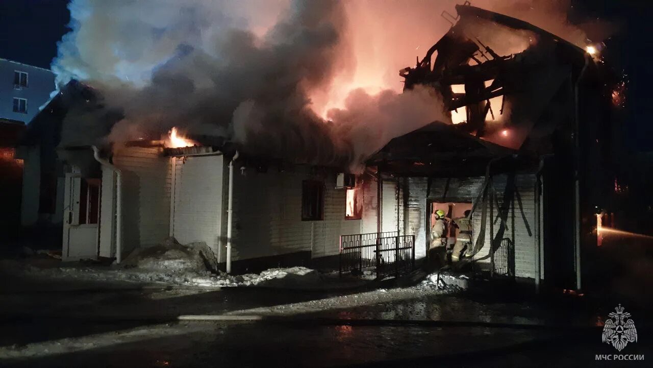 Пожар в хабаровске сегодня фото В Хабаровске пожарные ликвидировали возгорание в здании религиозной организации 