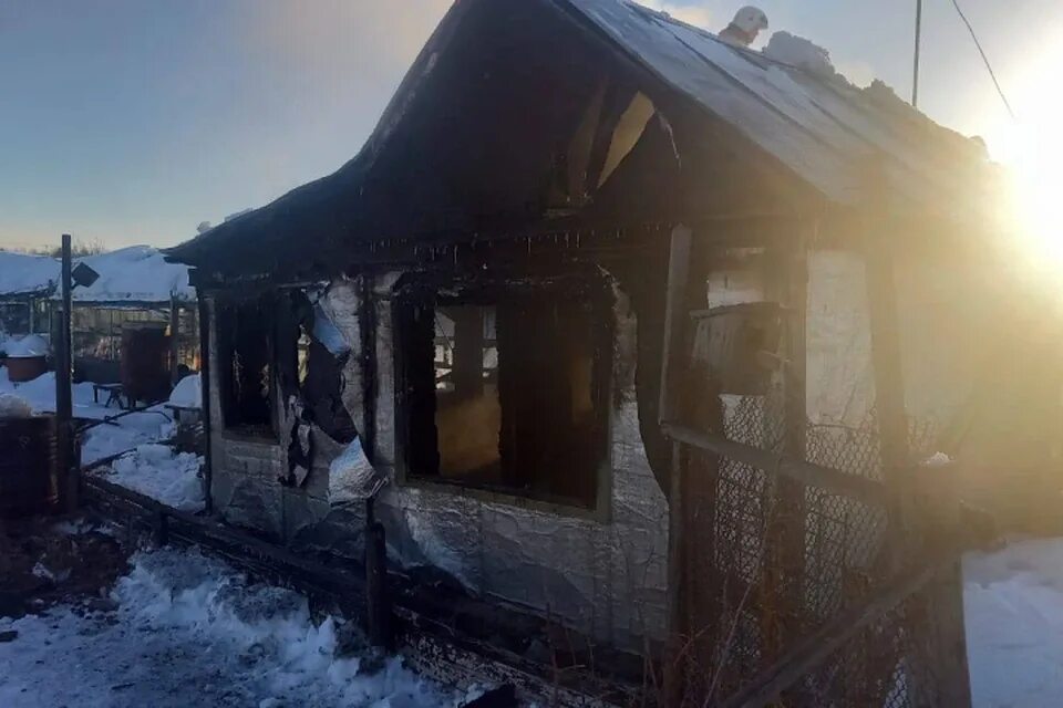 Пожар в хабаровске сегодня фото Залезли в дом и погибли: три тела нашли в сгоревшем бараке в Хабаровском крае - 