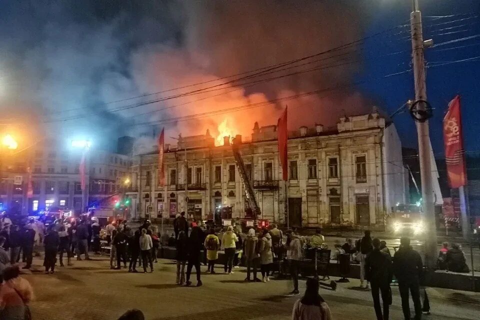 Пожар в иркутске 1879 фото Поджог стал причиной крупного пожара в здании бывшего ТЮЗа в Иркутске - KP.RU