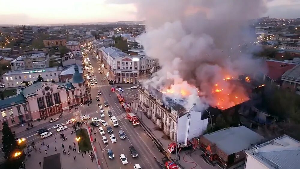 Пожар в иркутске 1879 фото Огонь перекинулся с заброшенного дома на здание ТЮЗа в Иркутске :: Новости :: ТВ