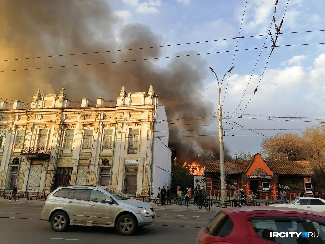 Пожар в иркутске 1879 фото Что горит в центре Иркутска; пожар на улице Красноармейской в Иркутске 13 мая 20