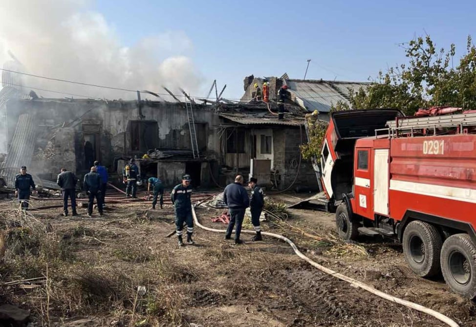 Пожар в селе фото Пожар бушевал в селе в Армении, один человек погиб (ФОТО)