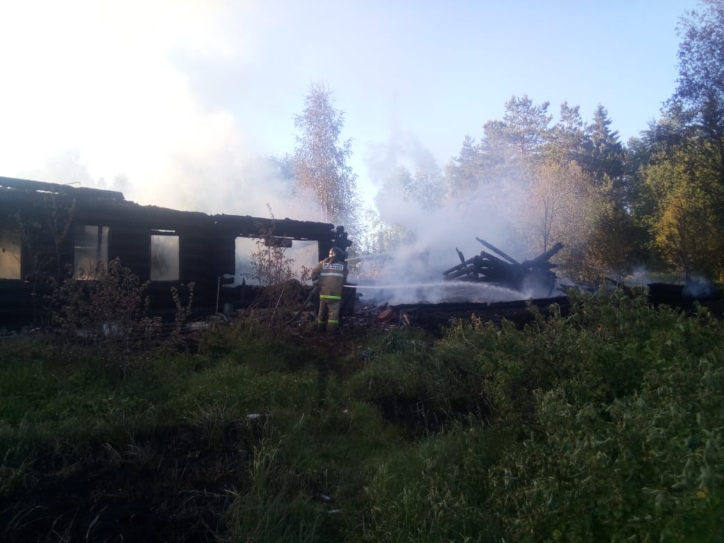 Пожар в вельске сегодня фото и видео Пожар в Вельском районе: сгорел нежилой дом и две хозпостройки