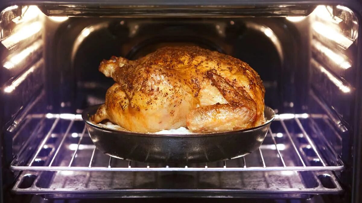 Пожарить курицу в духовке фото The Best Way to Cook a Turkey - Consumer Reports